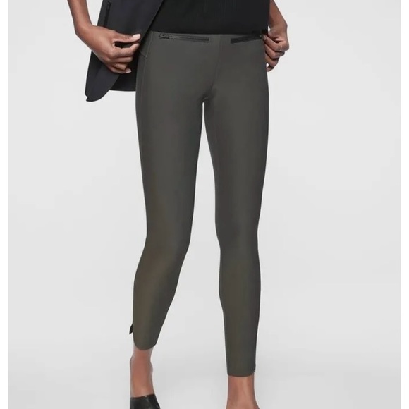 Athleta Olive Green Stellar Crop Pants Size Medium - Picture 10 of 10